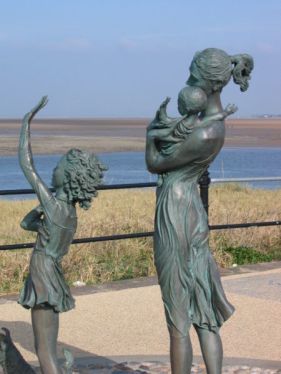 Bronze figures, Fleetwood, Lancs. Photo By P Smith (Own work) [GFDL (http://www.gnu.org/copyleft/fdl.html)