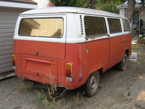 Photo By dave_7 from Lethbridge, Canada (VW Van) [CC BY-SA 2.0], via Wikimedia Commons